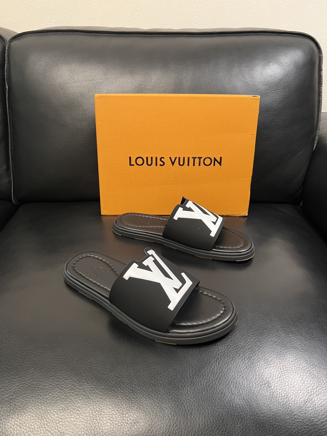Lv  高品质  顶级工艺品  路易威登，拖鞋  专柜同步原厂配置，鞋面意大利进口，高品质拼接缤纷色彩复