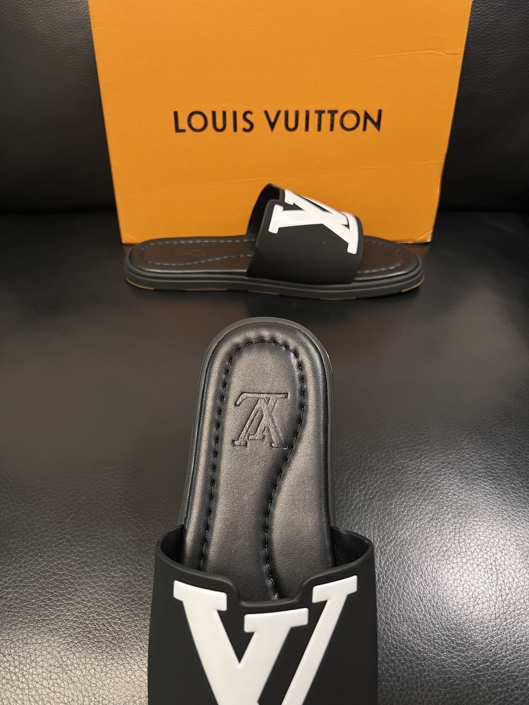 Lv  高品质  顶级工艺品  路易威登，拖鞋  专柜同步原厂配置，鞋面意大利进口，高品质拼接缤纷色彩复