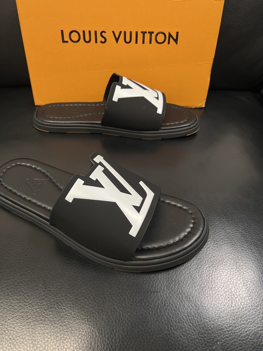 Lv  高品质  顶级工艺品  路易威登，拖鞋  专柜同步原厂配置，鞋面意大利进口，高品质拼接缤纷色彩复