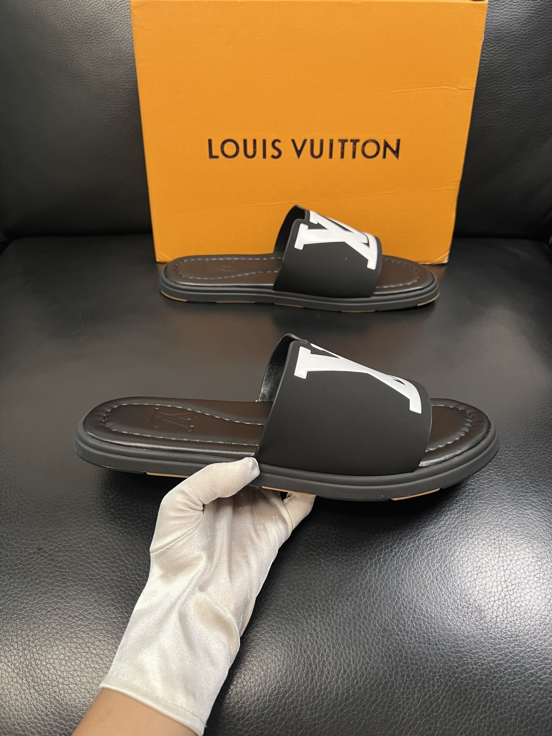 Lv  高品质  顶级工艺品  路易威登，拖鞋  专柜同步原厂配置，鞋面意大利进口，高品质拼接缤纷色彩复