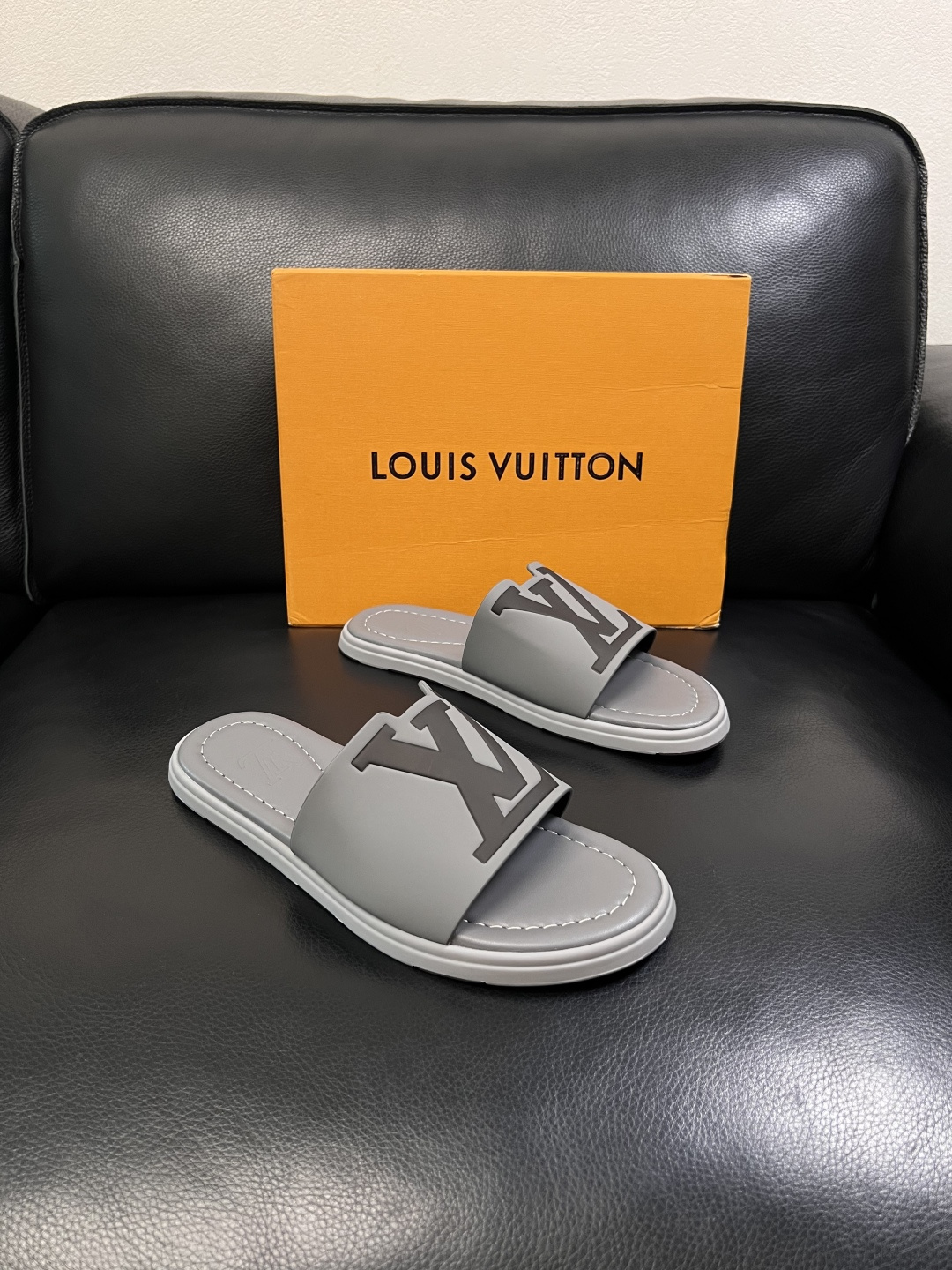 Lv  高品质  顶级工艺品  路易威登，拖鞋  专柜同步原厂配置，鞋面意大利进口，高品质拼接缤纷色彩复