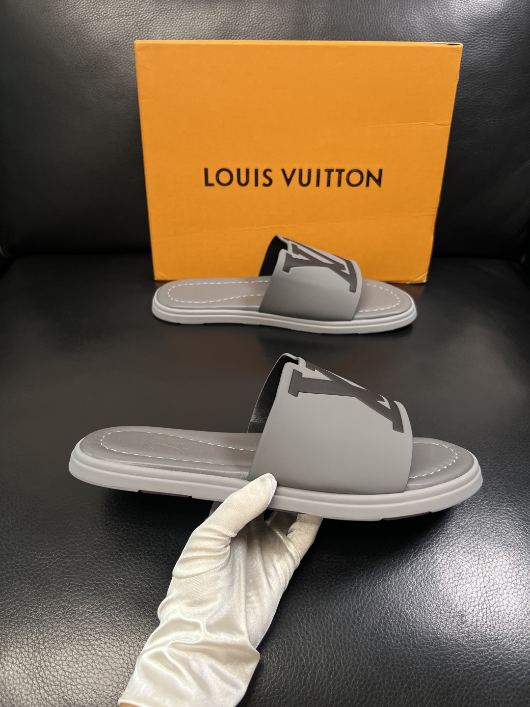 Lv  高品质  顶级工艺品  路易威登，拖鞋  专柜同步原厂配置，鞋面意大利进口，高品质拼接缤纷色彩复
