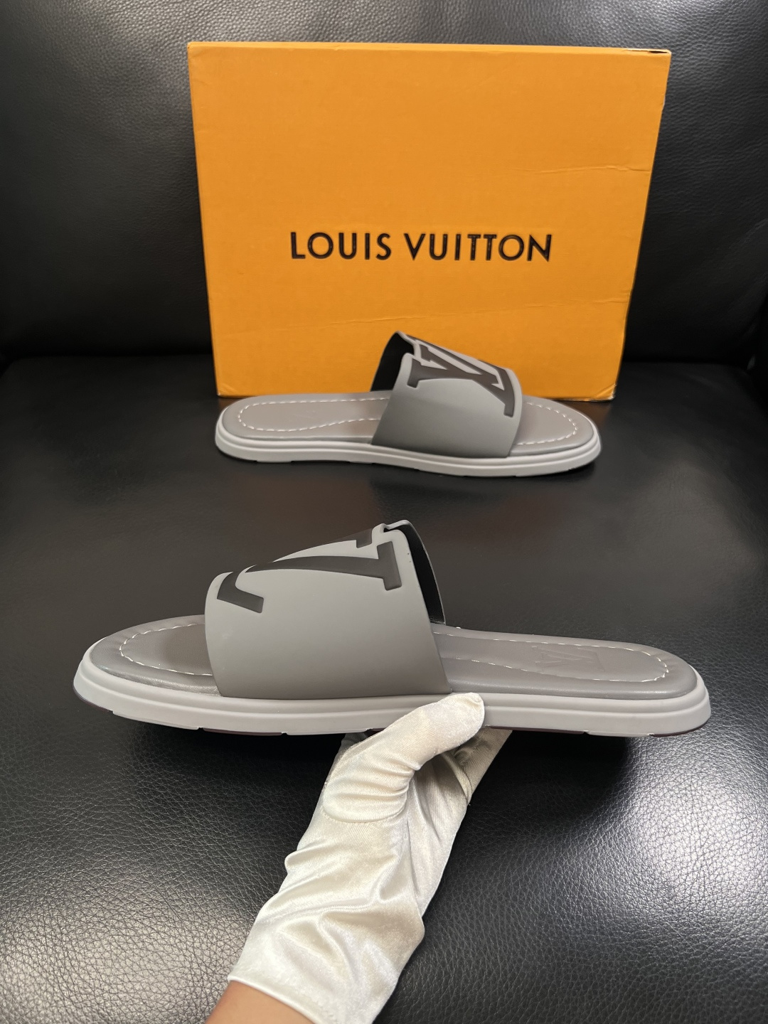 Lv  高品质  顶级工艺品  路易威登，拖鞋  专柜同步原厂配置，鞋面意大利进口，高品质拼接缤纷色彩复