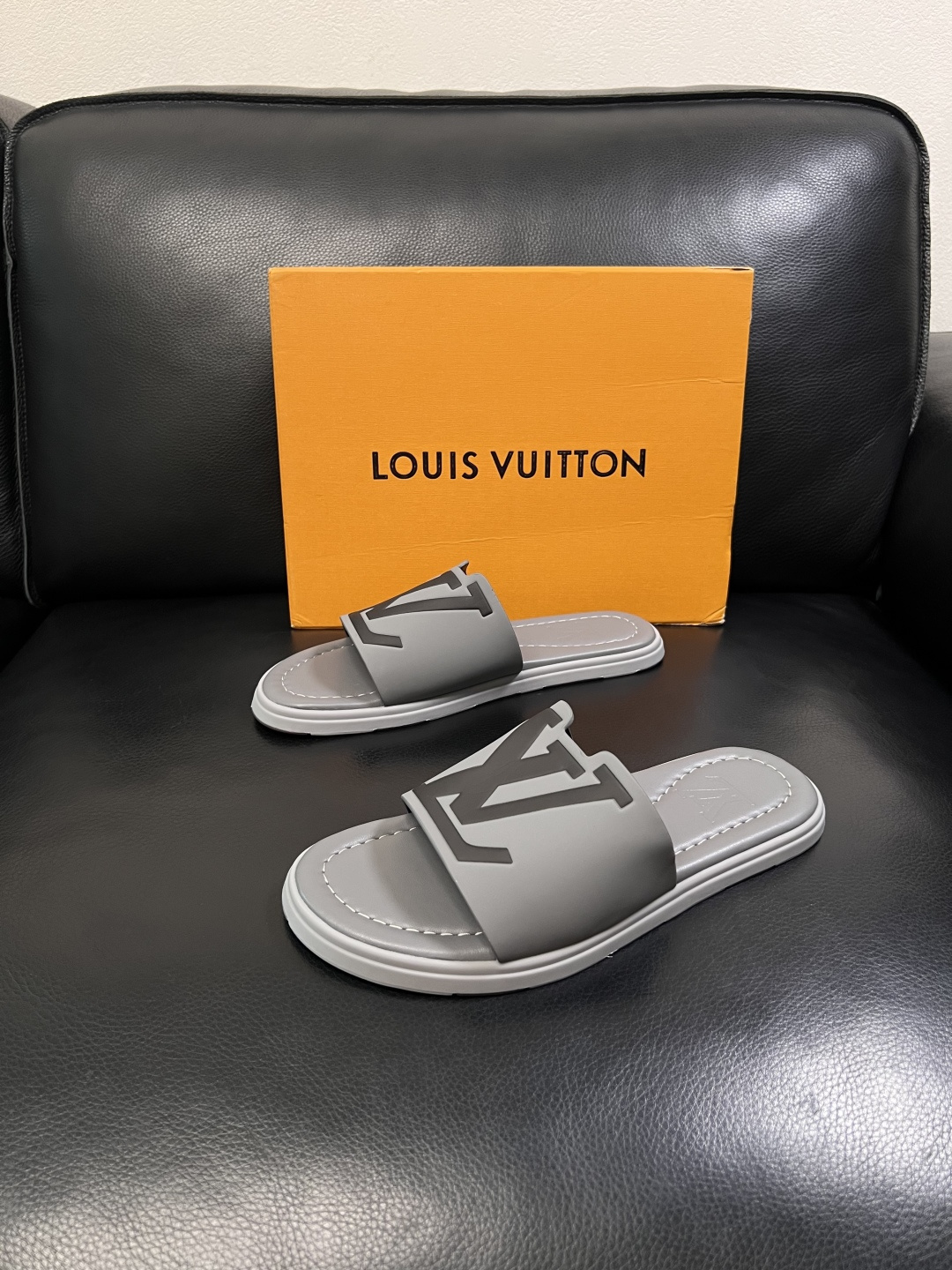 Lv  高品质  顶级工艺品  路易威登，拖鞋  专柜同步原厂配置，鞋面意大利进口，高品质拼接缤纷色彩复