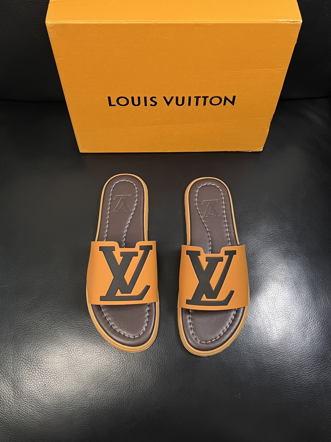 Lv  高品质  顶级工艺品  路易威登，拖鞋  专柜同步原厂配置，鞋面意大利进口，高品质拼接缤纷色彩复