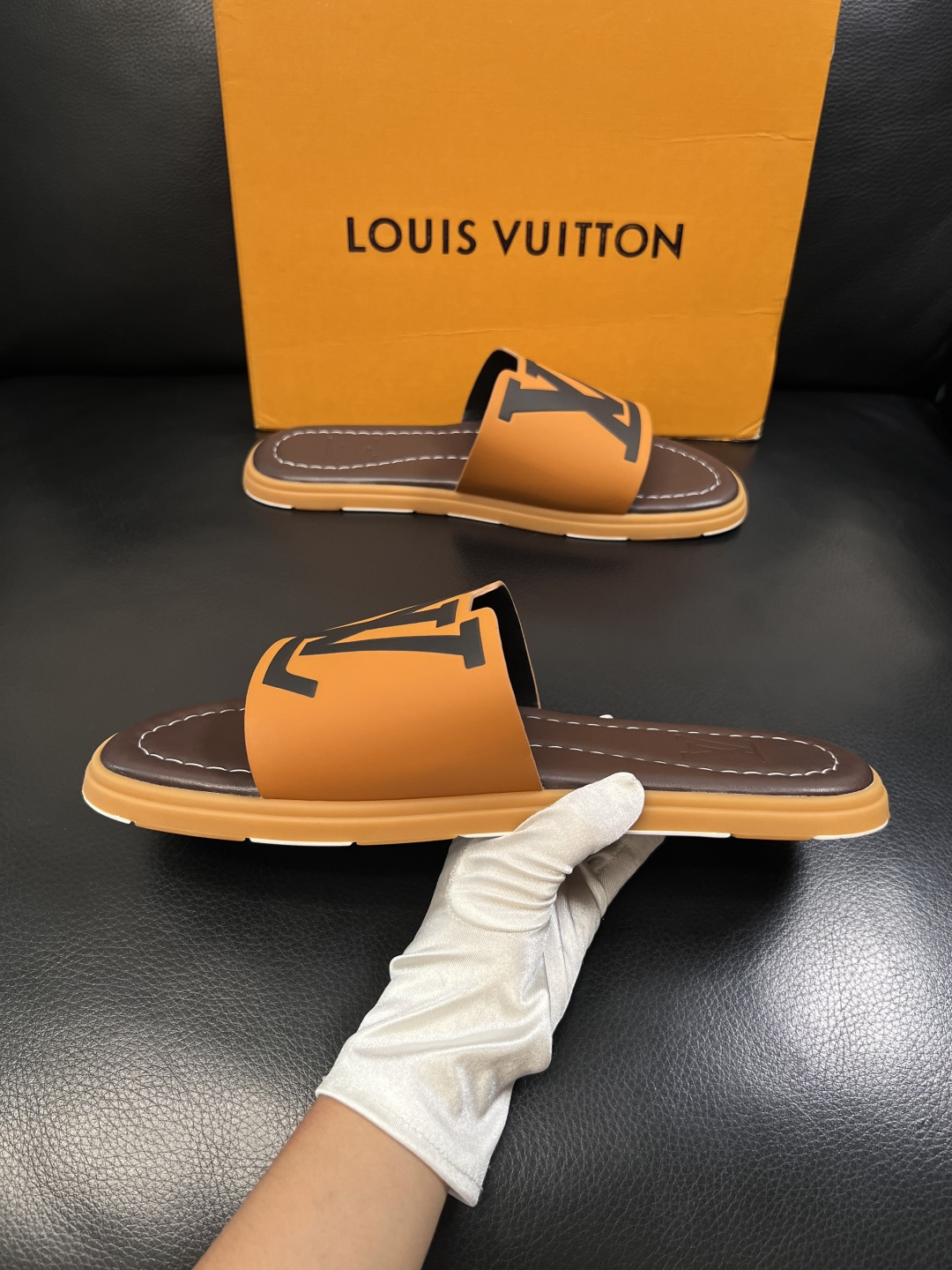 Lv  高品质  顶级工艺品  路易威登，拖鞋  专柜同步原厂配置，鞋面意大利进口，高品质拼接缤纷色彩复