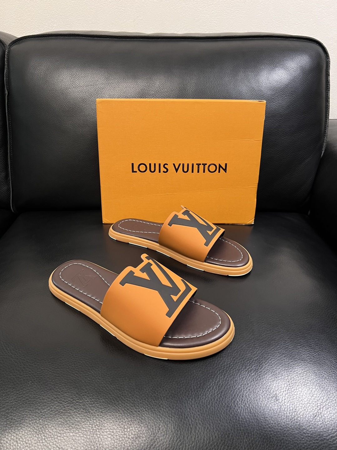 Lv  高品质  顶级工艺品  路易威登，拖鞋  专柜同步原厂配置，鞋面意大利进口，高品质拼接缤纷色彩复