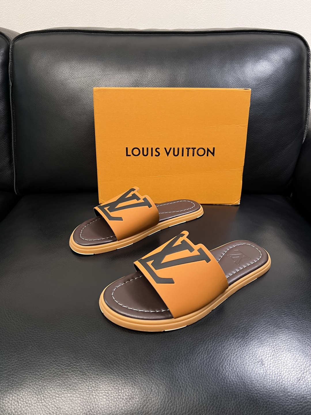 Lv  高品质  顶级工艺品  路易威登，拖鞋  专柜同步原厂配置，鞋面意大利进口，高品质拼接缤纷色彩复