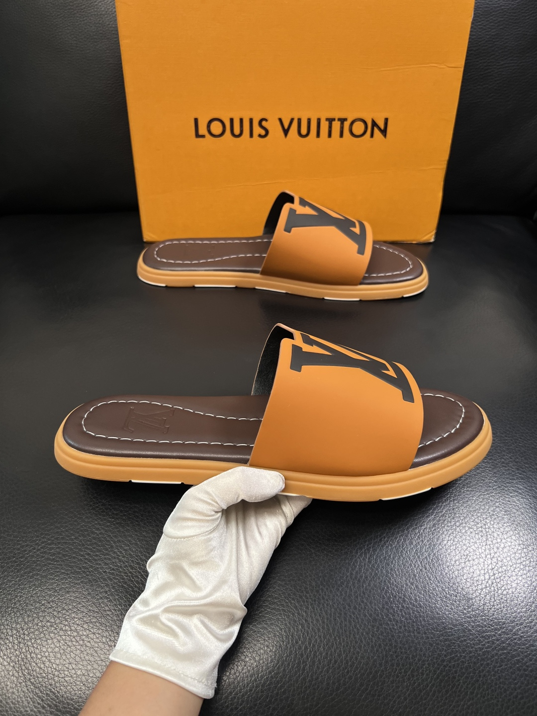 Lv  高品质  顶级工艺品  路易威登，拖鞋  专柜同步原厂配置，鞋面意大利进口，高品质拼接缤纷色彩复