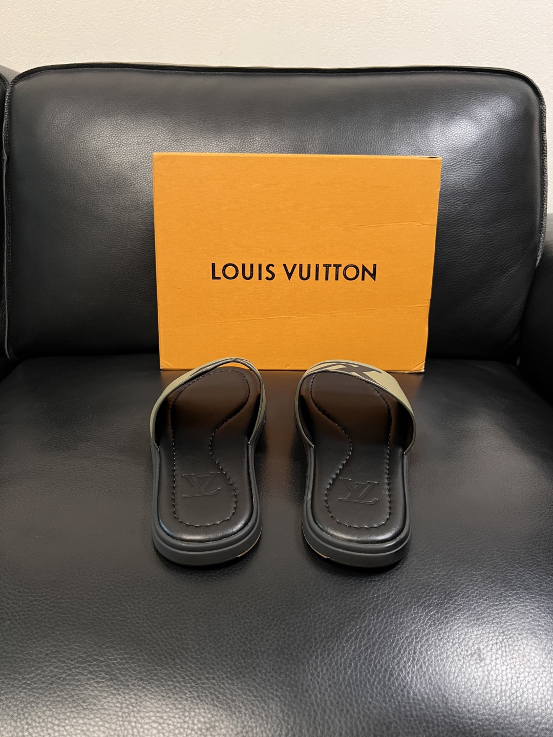 Lv  高品质  顶级工艺品  路易威登，拖鞋  专柜同步原厂配置，鞋面意大利进口，高品质拼接缤纷色彩复