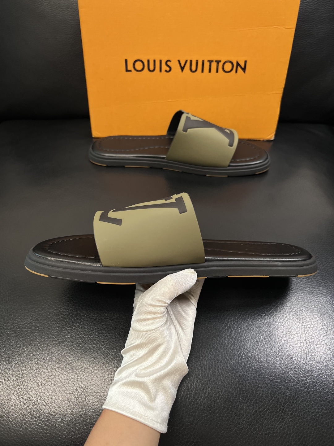 Lv  高品质  顶级工艺品  路易威登，拖鞋  专柜同步原厂配置，鞋面意大利进口，高品质拼接缤纷色彩复
