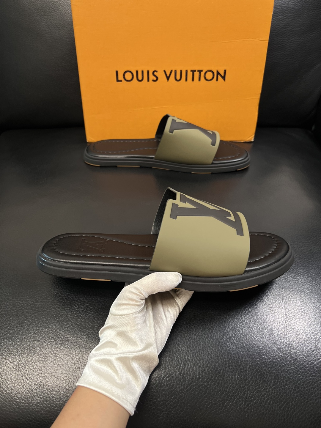Lv  高品质  顶级工艺品  路易威登，拖鞋  专柜同步原厂配置，鞋面意大利进口，高品质拼接缤纷色彩复