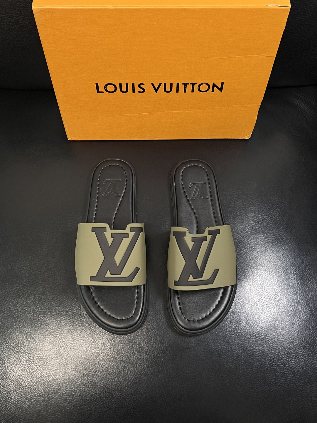 Lv  高品质  顶级工艺品  路易威登，拖鞋  专柜同步原厂配置，鞋面意大利进口，高品质拼接缤纷色彩复