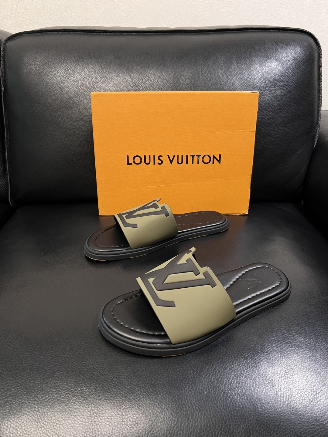 Lv  高品质  顶级工艺品  路易威登，拖鞋  专柜同步原厂配置，鞋面意大利进口，高品质拼接缤纷色彩复