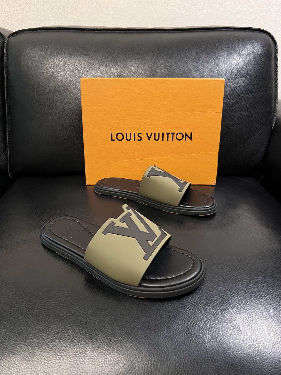 Lv  高品质  顶级工艺品  路易威登，拖鞋  专柜同步原厂配置，鞋面意大利进口，高品质拼接缤纷色彩复
