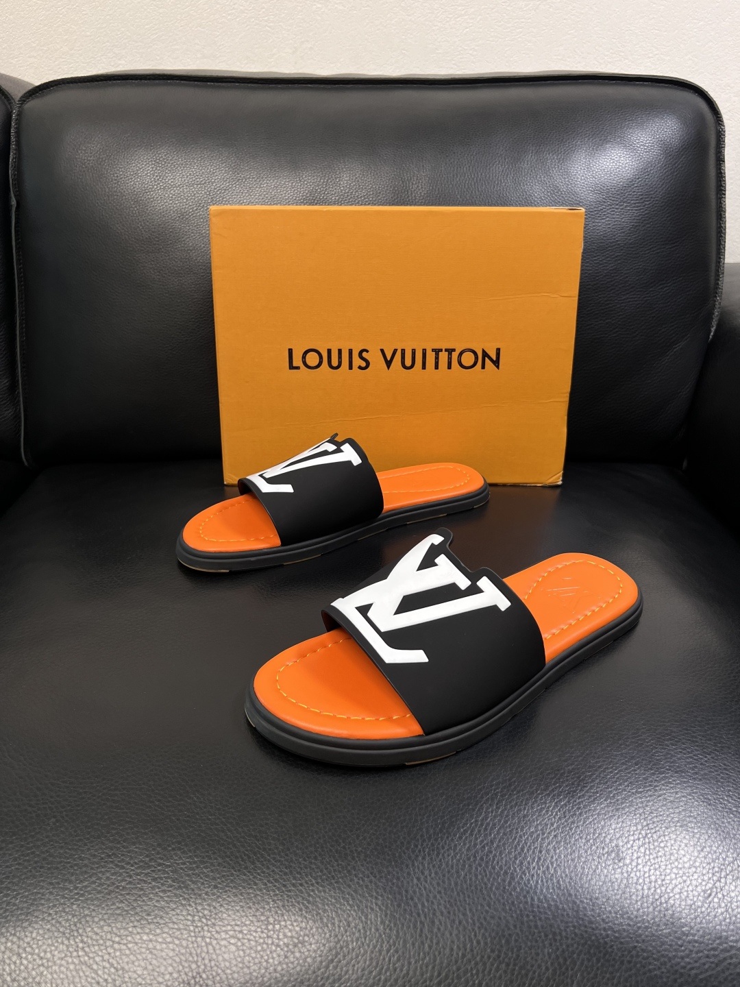 Lv  高品质  顶级工艺品  路易威登，拖鞋  专柜同步原厂配置，鞋面意大利进口，高品质拼接缤纷色彩复
