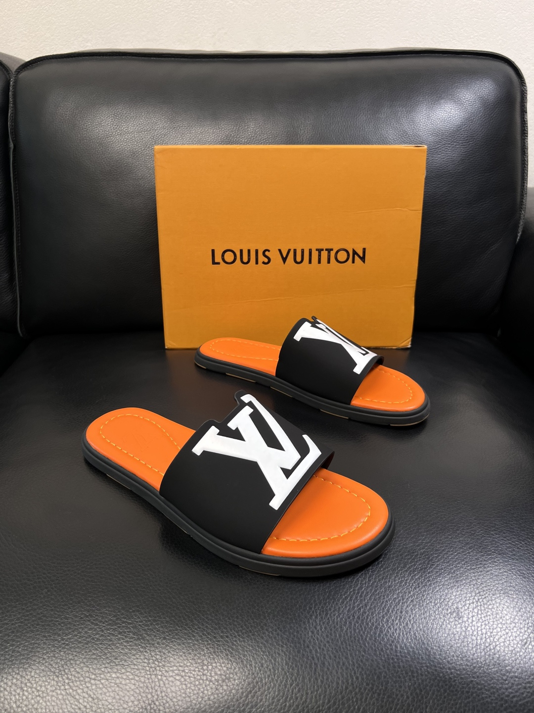 Lv  高品质  顶级工艺品  路易威登，拖鞋  专柜同步原厂配置，鞋面意大利进口，高品质拼接缤纷色彩复