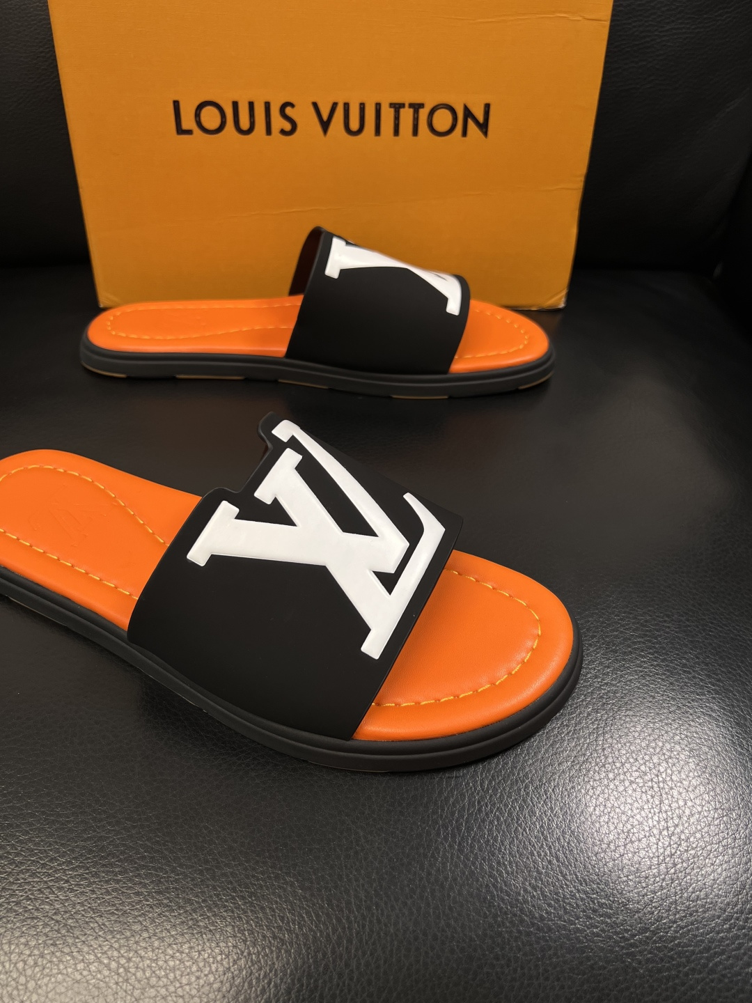 Lv  高品质  顶级工艺品  路易威登，拖鞋  专柜同步原厂配置，鞋面意大利进口，高品质拼接缤纷色彩复