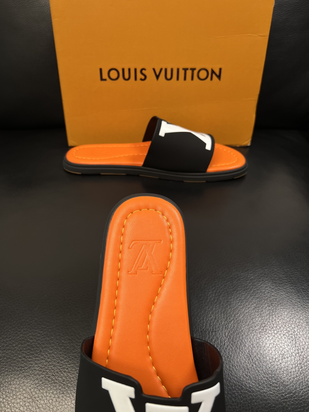Lv  高品质  顶级工艺品  路易威登，拖鞋  专柜同步原厂配置，鞋面意大利进口，高品质拼接缤纷色彩复