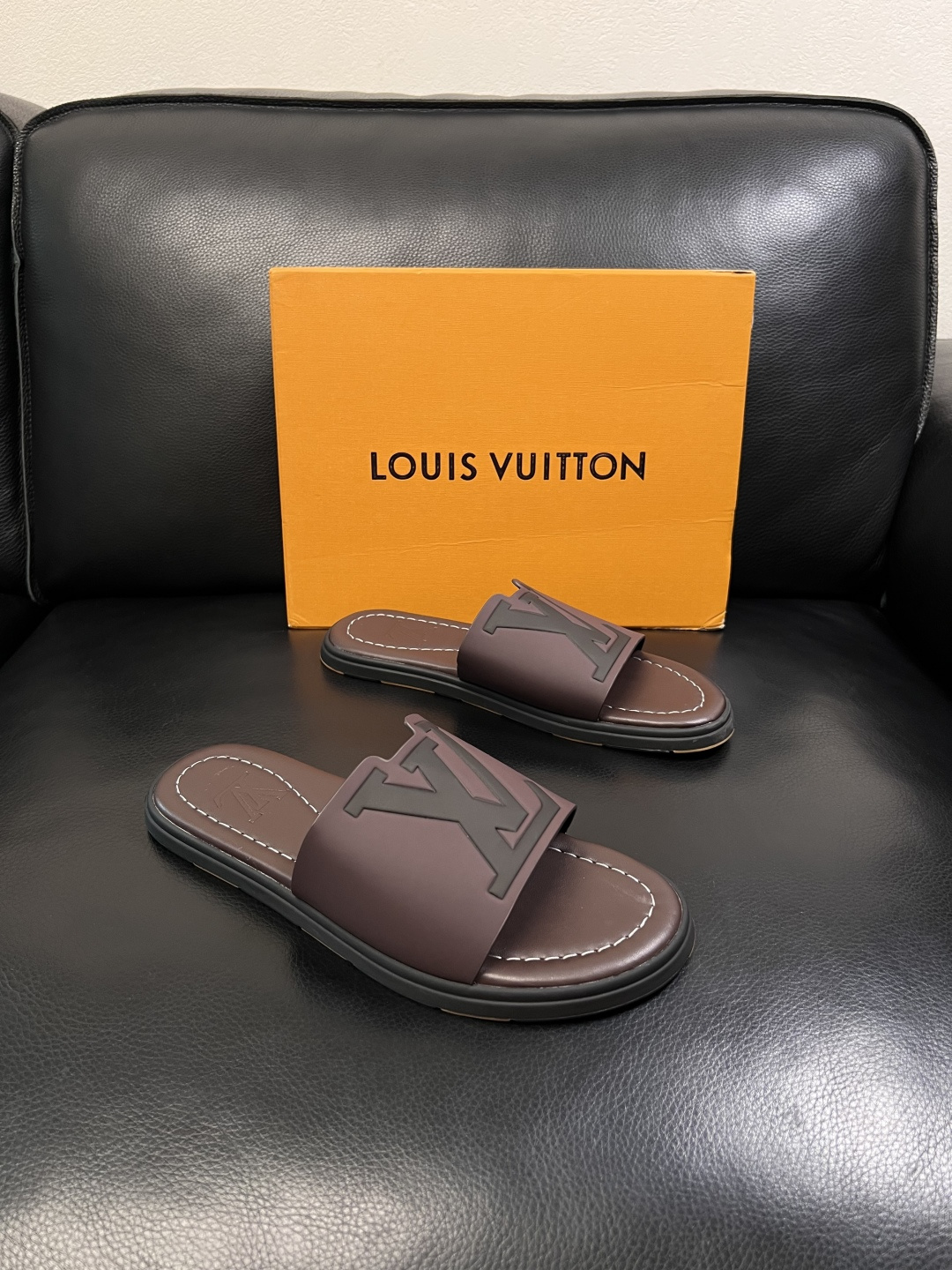 Lv  高品质  顶级工艺品  路易威登，拖鞋  专柜同步原厂配置，鞋面意大利进口，高品质拼接缤纷色彩复