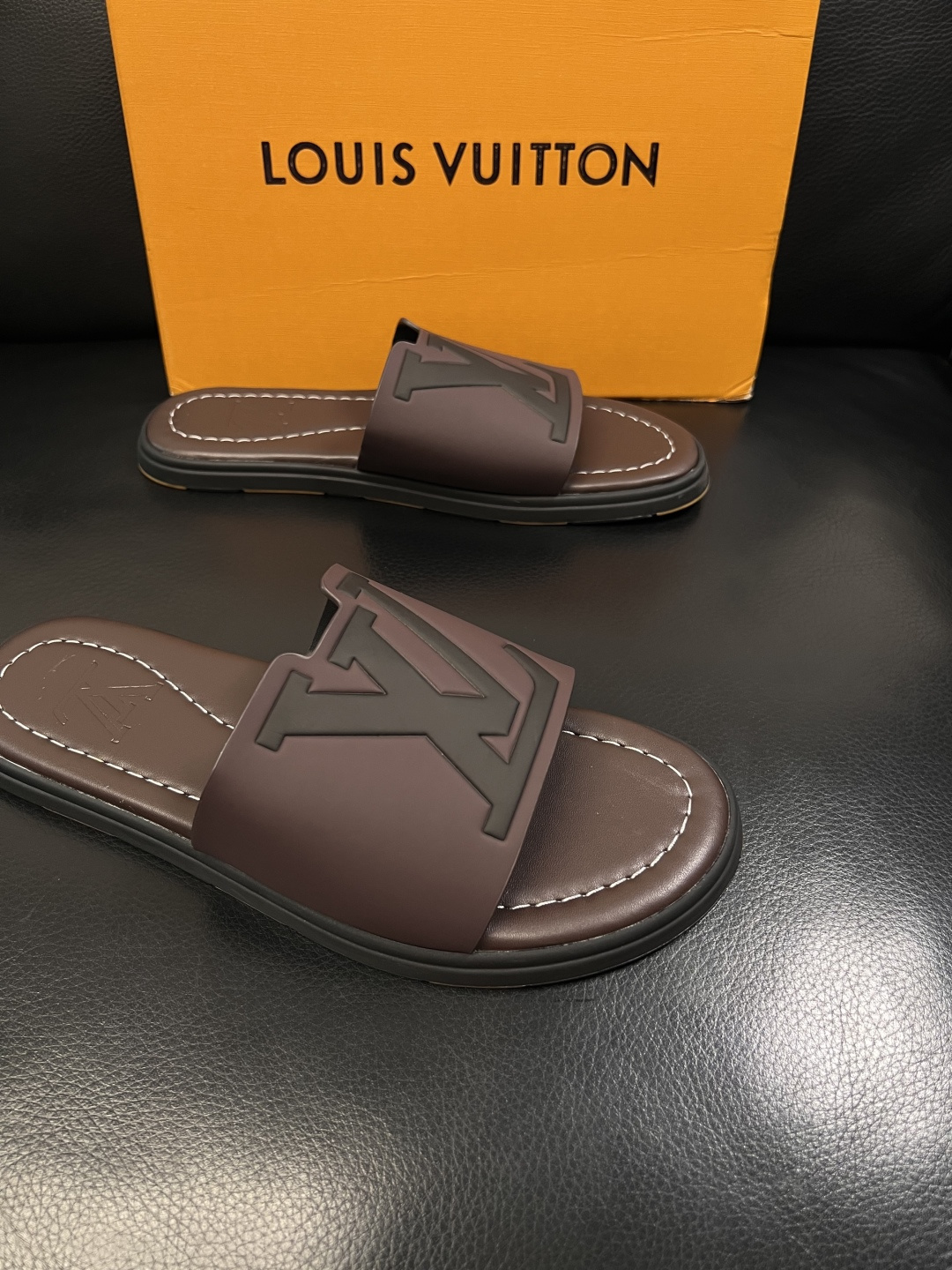 Lv  高品质  顶级工艺品  路易威登，拖鞋  专柜同步原厂配置，鞋面意大利进口，高品质拼接缤纷色彩复