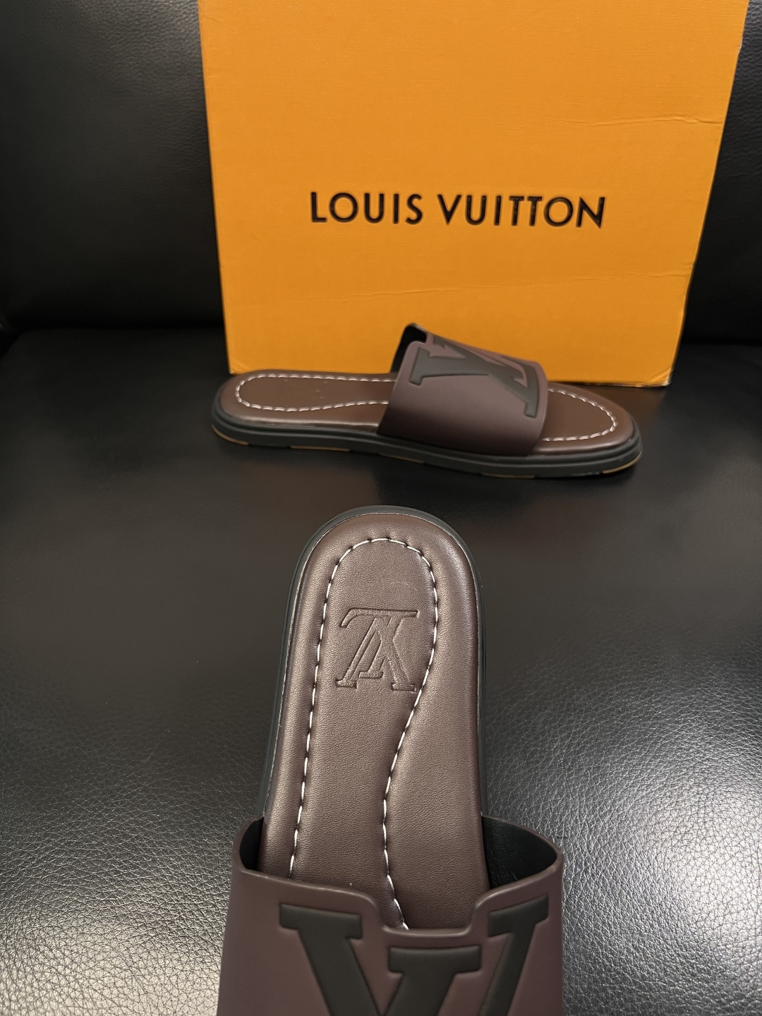 Lv  高品质  顶级工艺品  路易威登，拖鞋  专柜同步原厂配置，鞋面意大利进口，高品质拼接缤纷色彩复