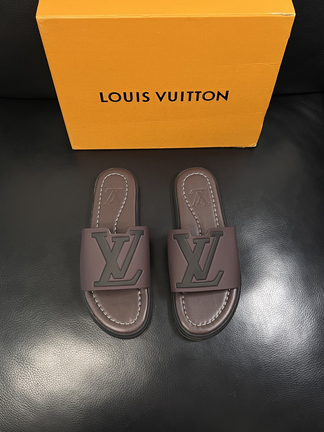 Lv  高品质  顶级工艺品  路易威登，拖鞋  专柜同步原厂配置，鞋面意大利进口，高品质拼接缤纷色彩复