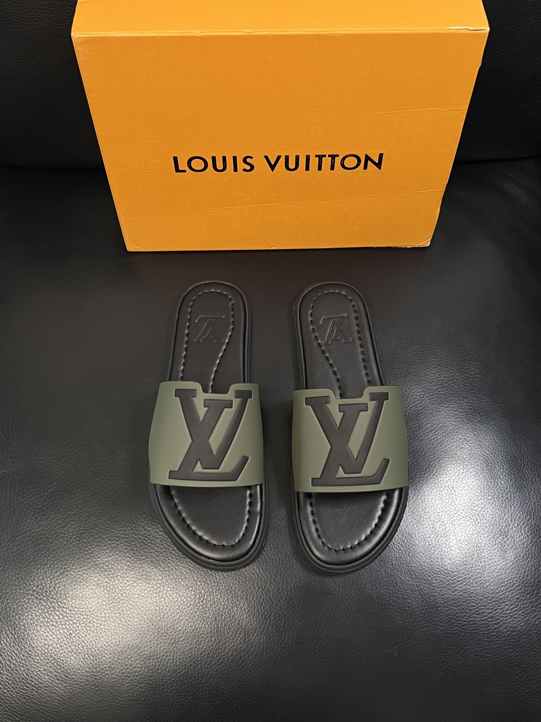 Lv  高品质  顶级工艺品  路易威登，拖鞋  专柜同步原厂配置，鞋面意大利进口，高品质拼接缤纷色彩复