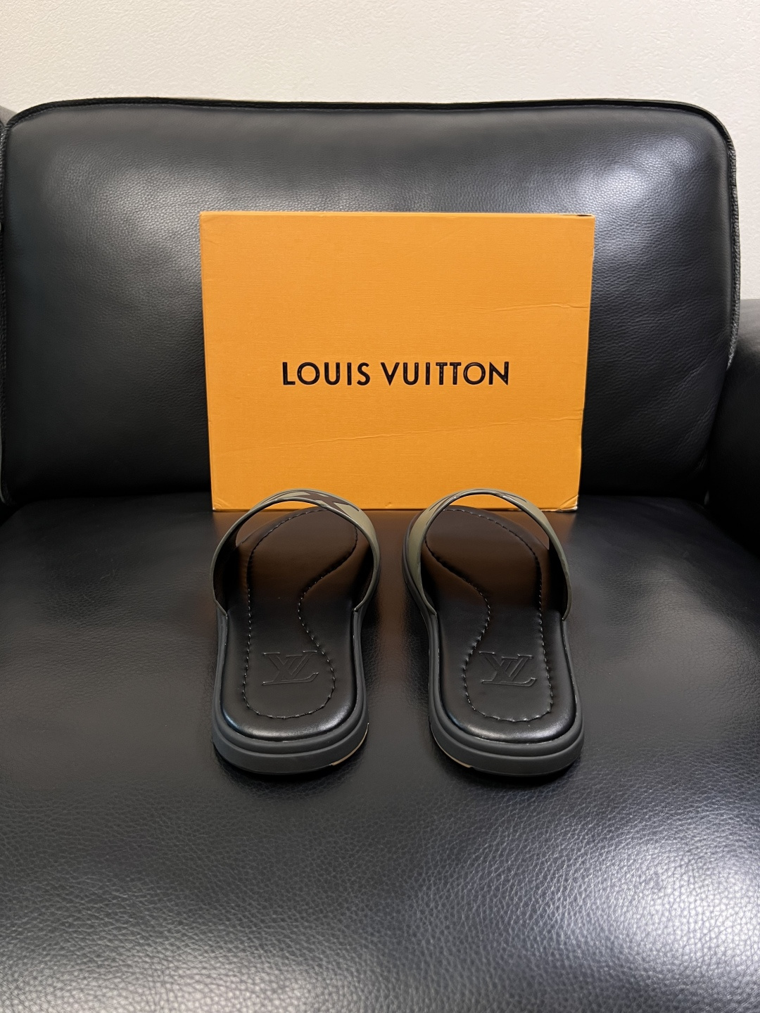 Lv  高品质  顶级工艺品  路易威登，拖鞋  专柜同步原厂配置，鞋面意大利进口，高品质拼接缤纷色彩复