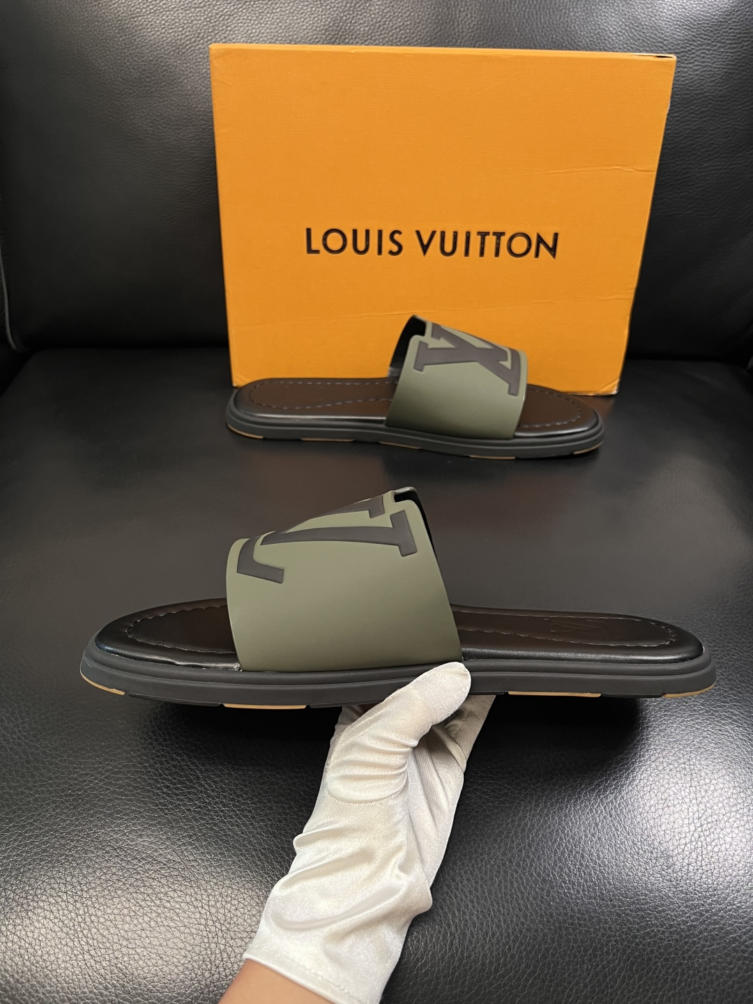 Lv  高品质  顶级工艺品  路易威登，拖鞋  专柜同步原厂配置，鞋面意大利进口，高品质拼接缤纷色彩复