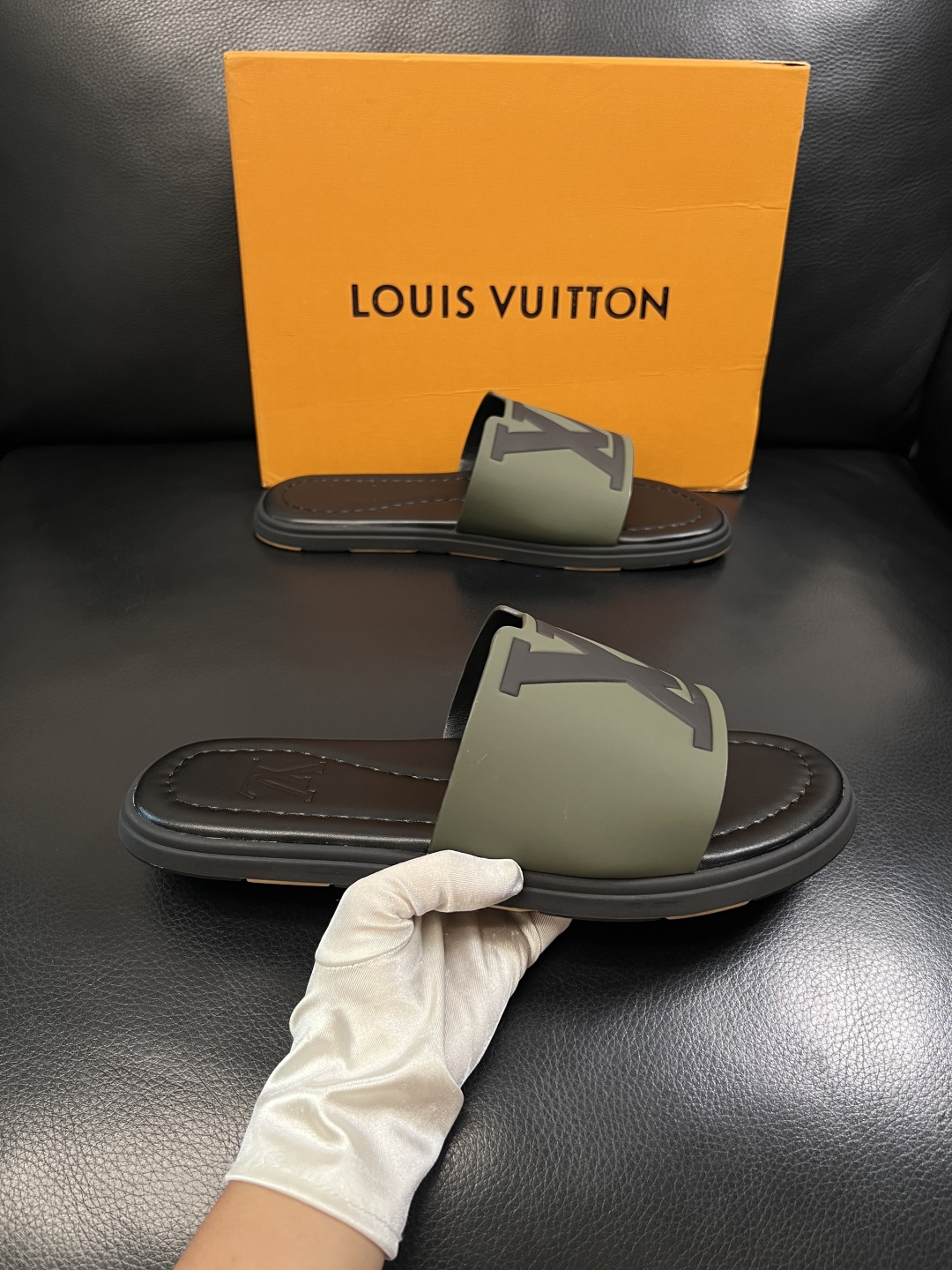 Lv  高品质  顶级工艺品  路易威登，拖鞋  专柜同步原厂配置，鞋面意大利进口，高品质拼接缤纷色彩复