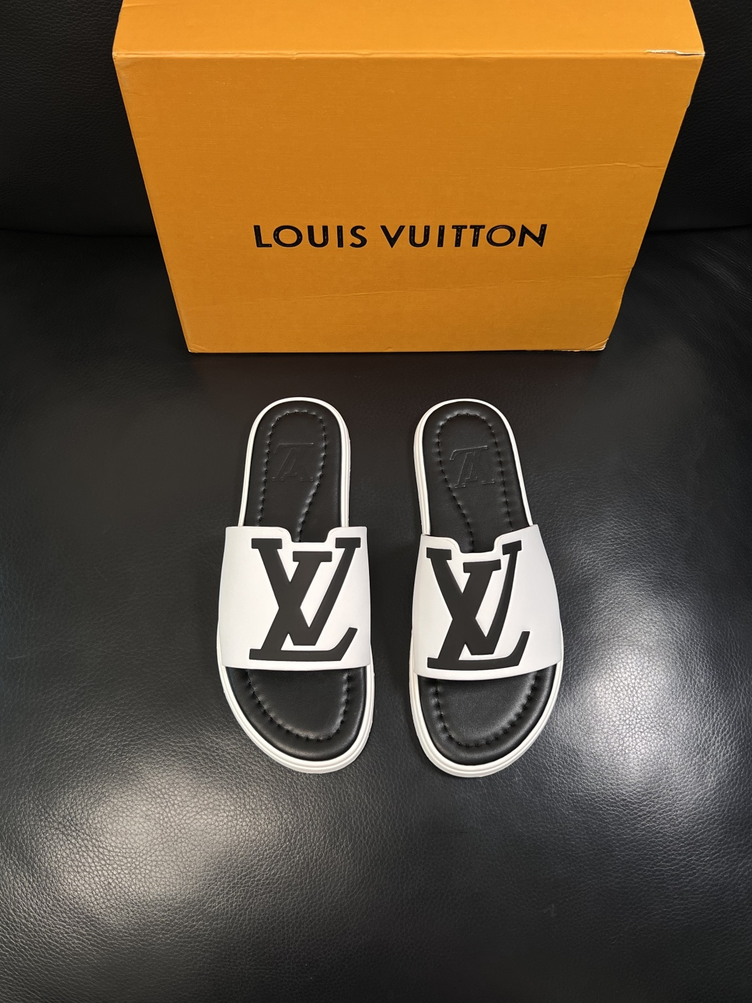 Lv  高品质  顶级工艺品  路易威登，拖鞋  专柜同步原厂配置，鞋面意大利进口，高品质拼接缤纷色彩复