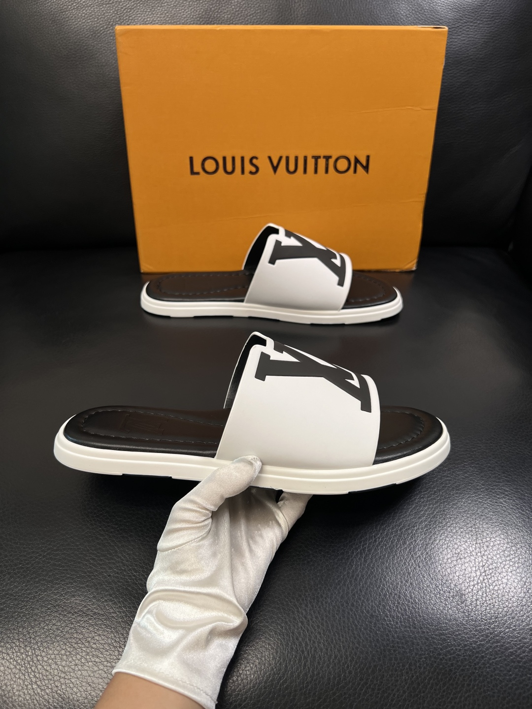 Lv  高品质  顶级工艺品  路易威登，拖鞋  专柜同步原厂配置，鞋面意大利进口，高品质拼接缤纷色彩复