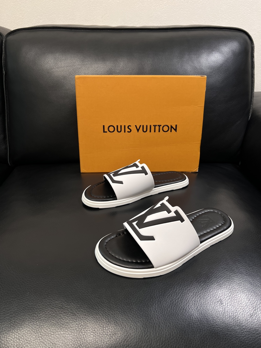 Lv  高品质  顶级工艺品  路易威登，拖鞋  专柜同步原厂配置，鞋面意大利进口，高品质拼接缤纷色彩复