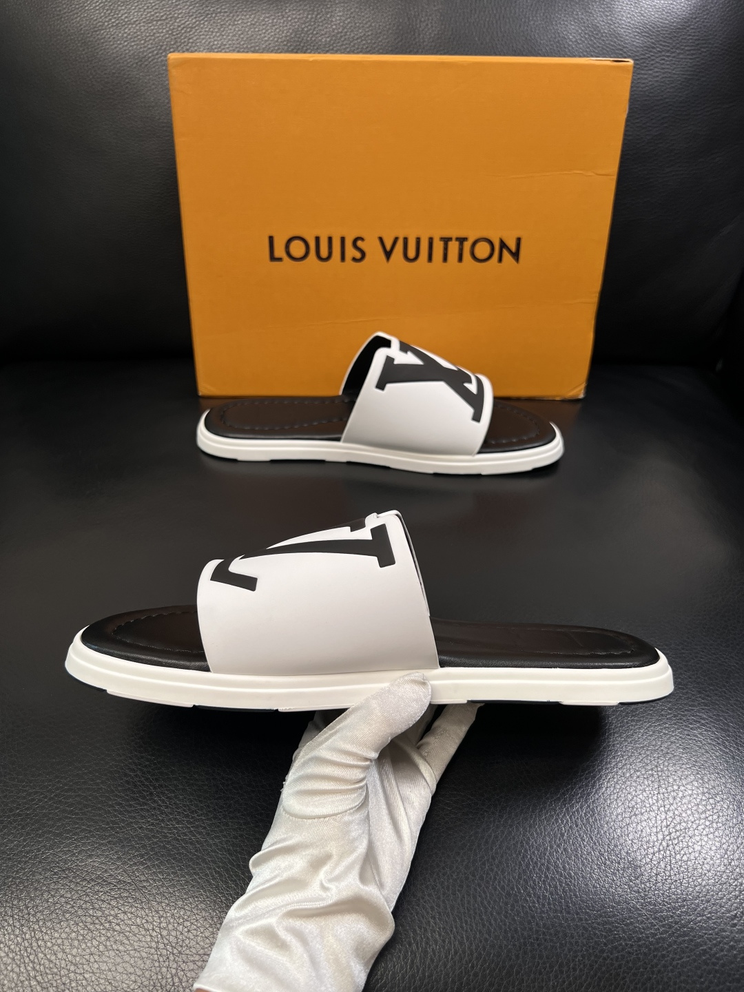 Lv  高品质  顶级工艺品  路易威登，拖鞋  专柜同步原厂配置，鞋面意大利进口，高品质拼接缤纷色彩复