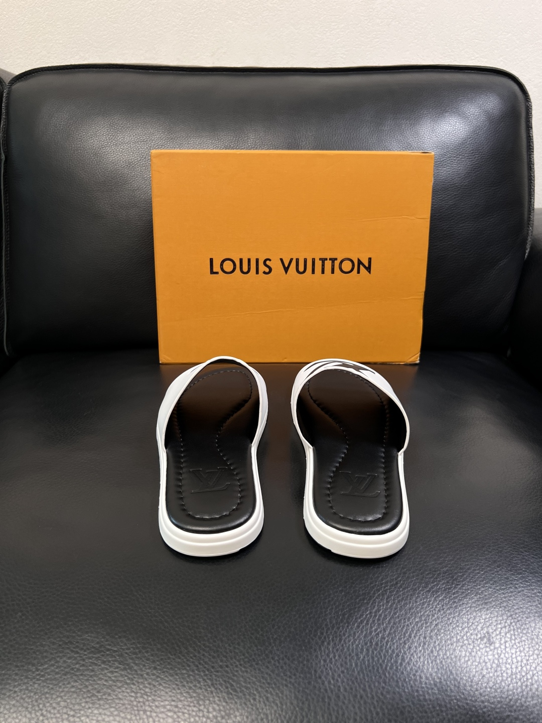 Lv  高品质  顶级工艺品  路易威登，拖鞋  专柜同步原厂配置，鞋面意大利进口，高品质拼接缤纷色彩复