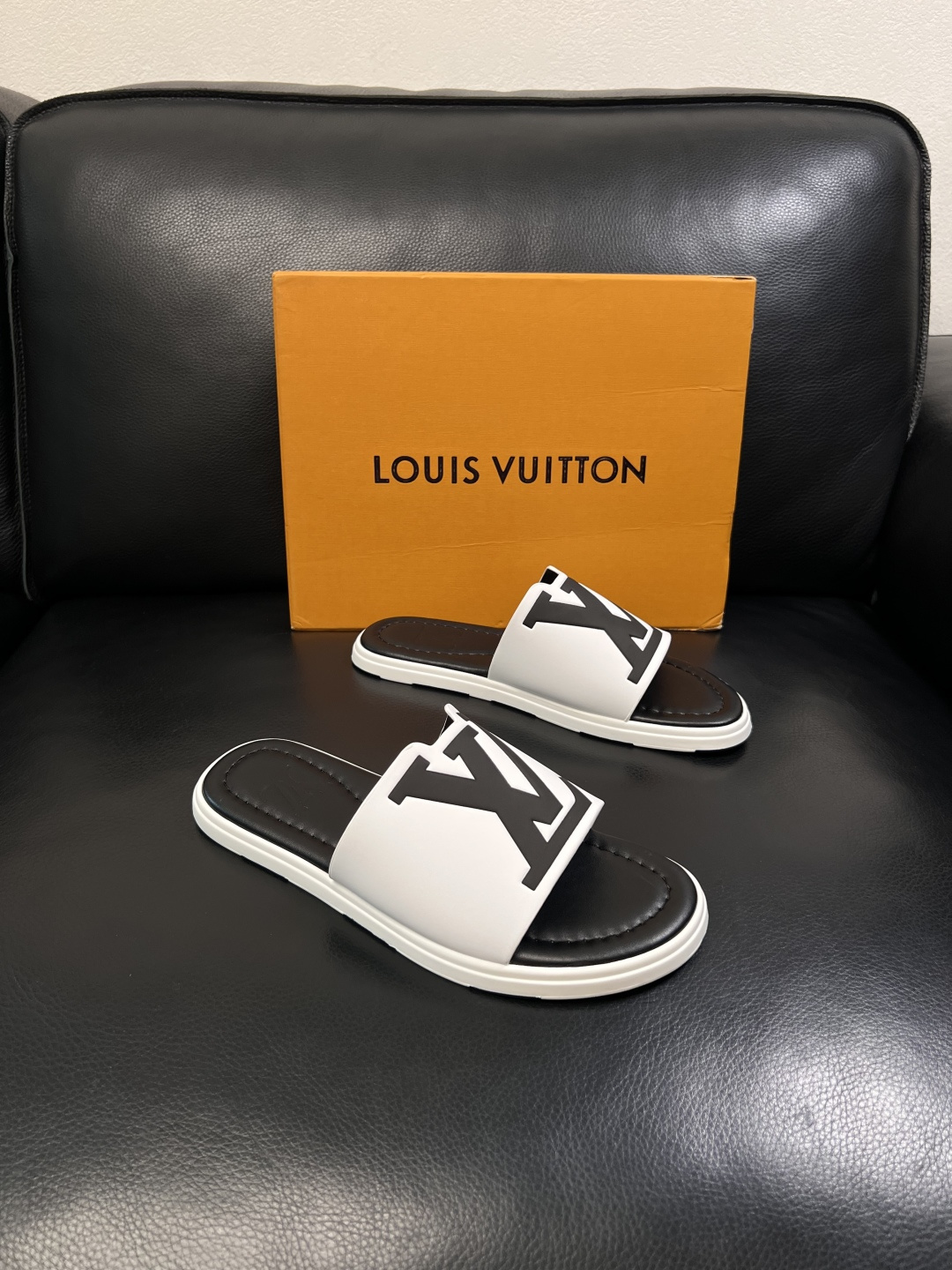 Lv  高品质  顶级工艺品  路易威登，拖鞋  专柜同步原厂配置，鞋面意大利进口，高品质拼接缤纷色彩复