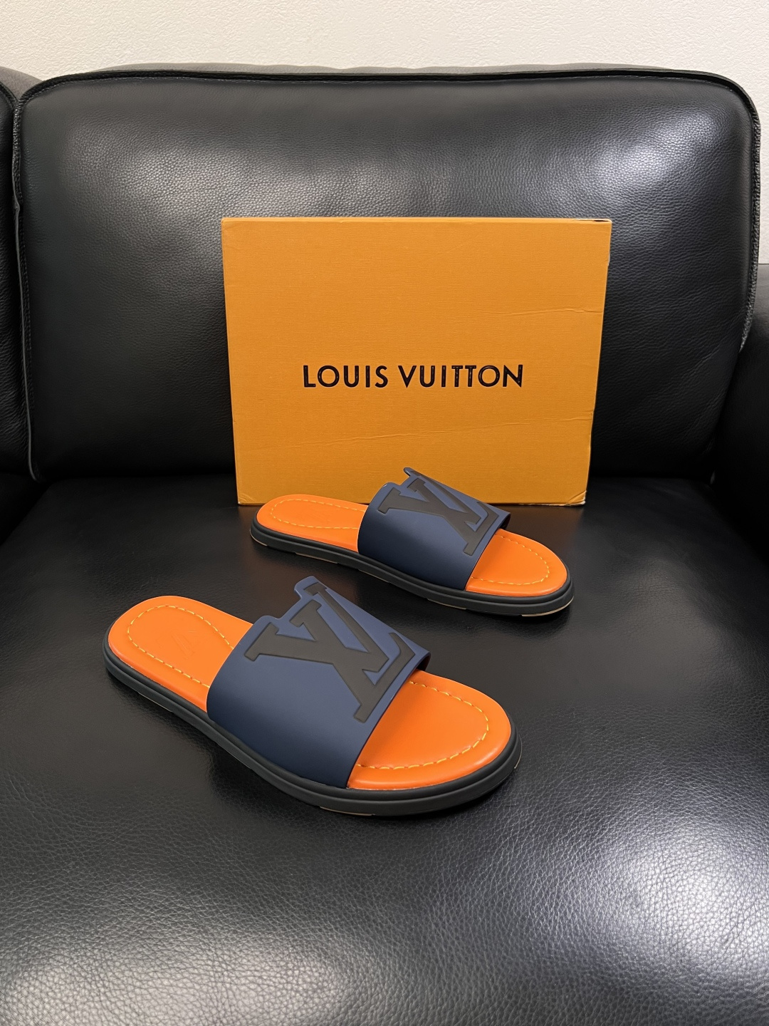 Lv  高品质  顶级工艺品  路易威登，拖鞋  专柜同步原厂配置，鞋面意大利进口，高品质拼接缤纷色彩复
