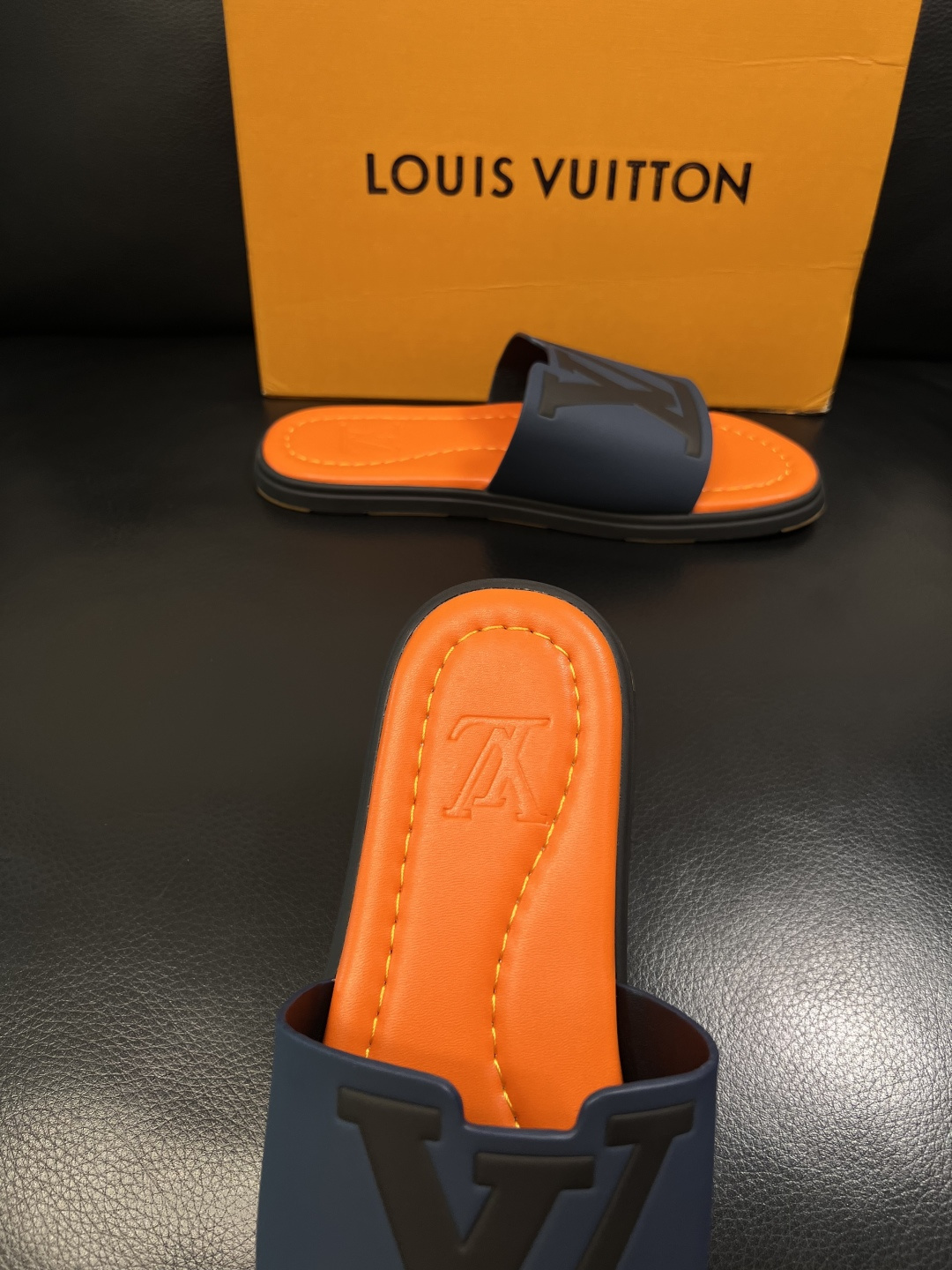 Lv  高品质  顶级工艺品  路易威登，拖鞋  专柜同步原厂配置，鞋面意大利进口，高品质拼接缤纷色彩复