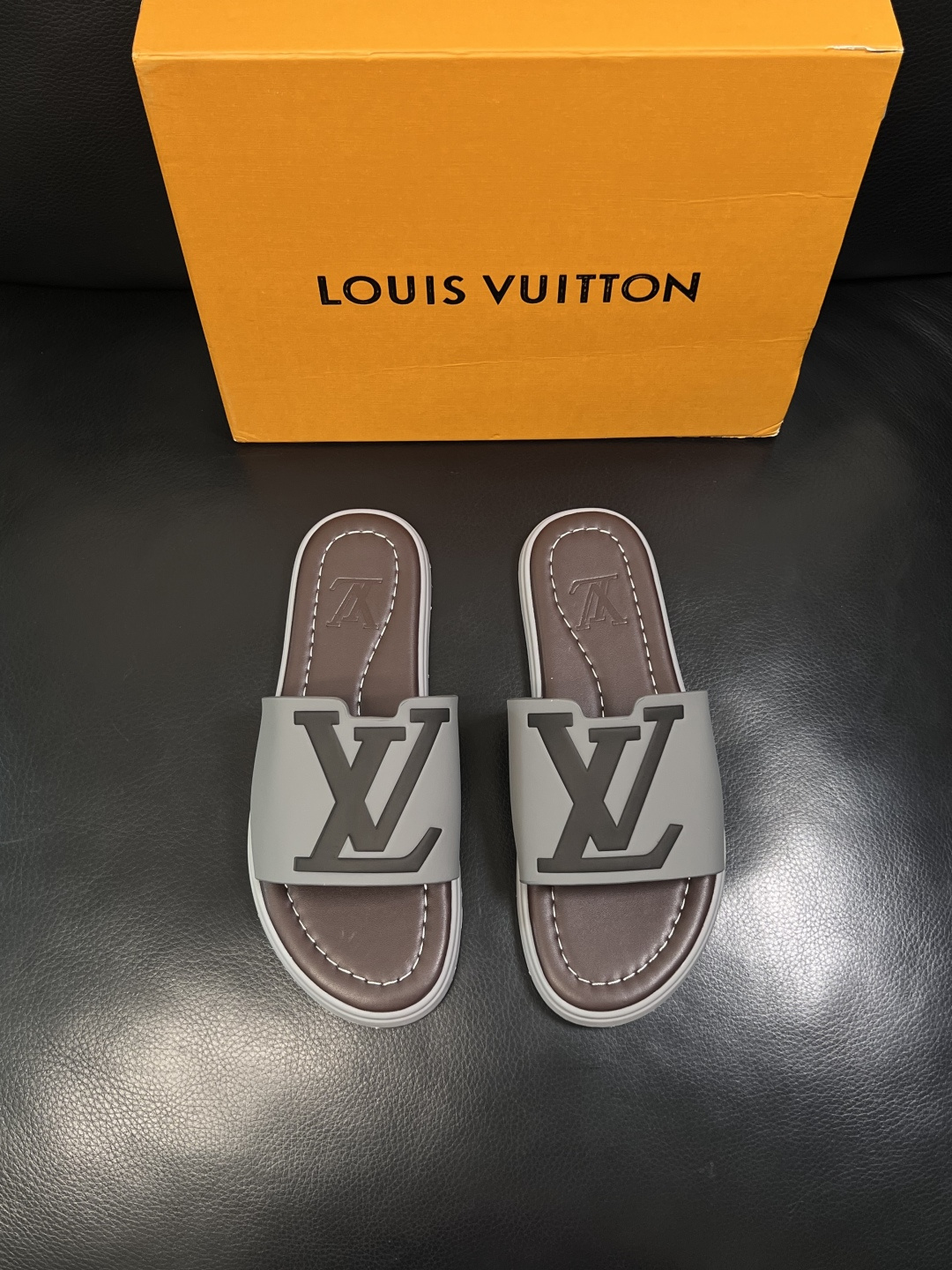Lv  高品质  顶级工艺品  路易威登，拖鞋  专柜同步原厂配置，鞋面意大利进口，高品质拼接缤纷色彩复