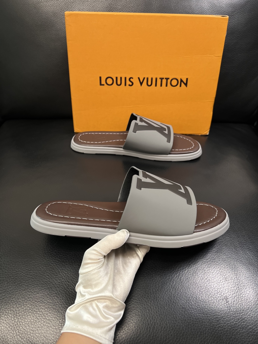Lv  高品质  顶级工艺品  路易威登，拖鞋  专柜同步原厂配置，鞋面意大利进口，高品质拼接缤纷色彩复