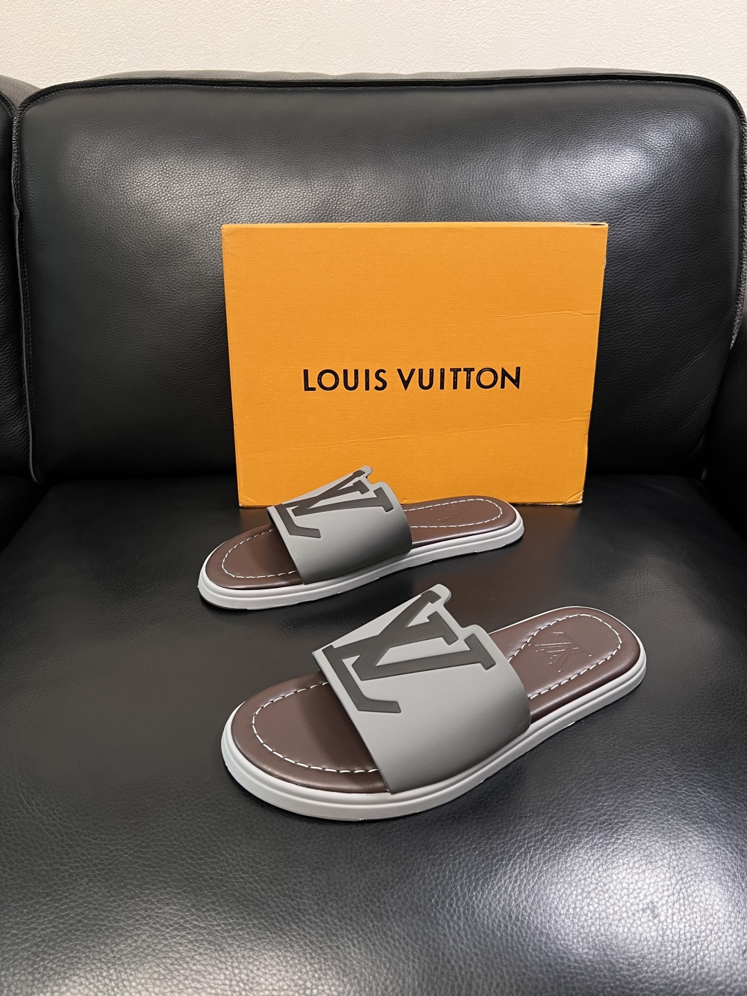 Lv  高品质  顶级工艺品  路易威登，拖鞋  专柜同步原厂配置，鞋面意大利进口，高品质拼接缤纷色彩复