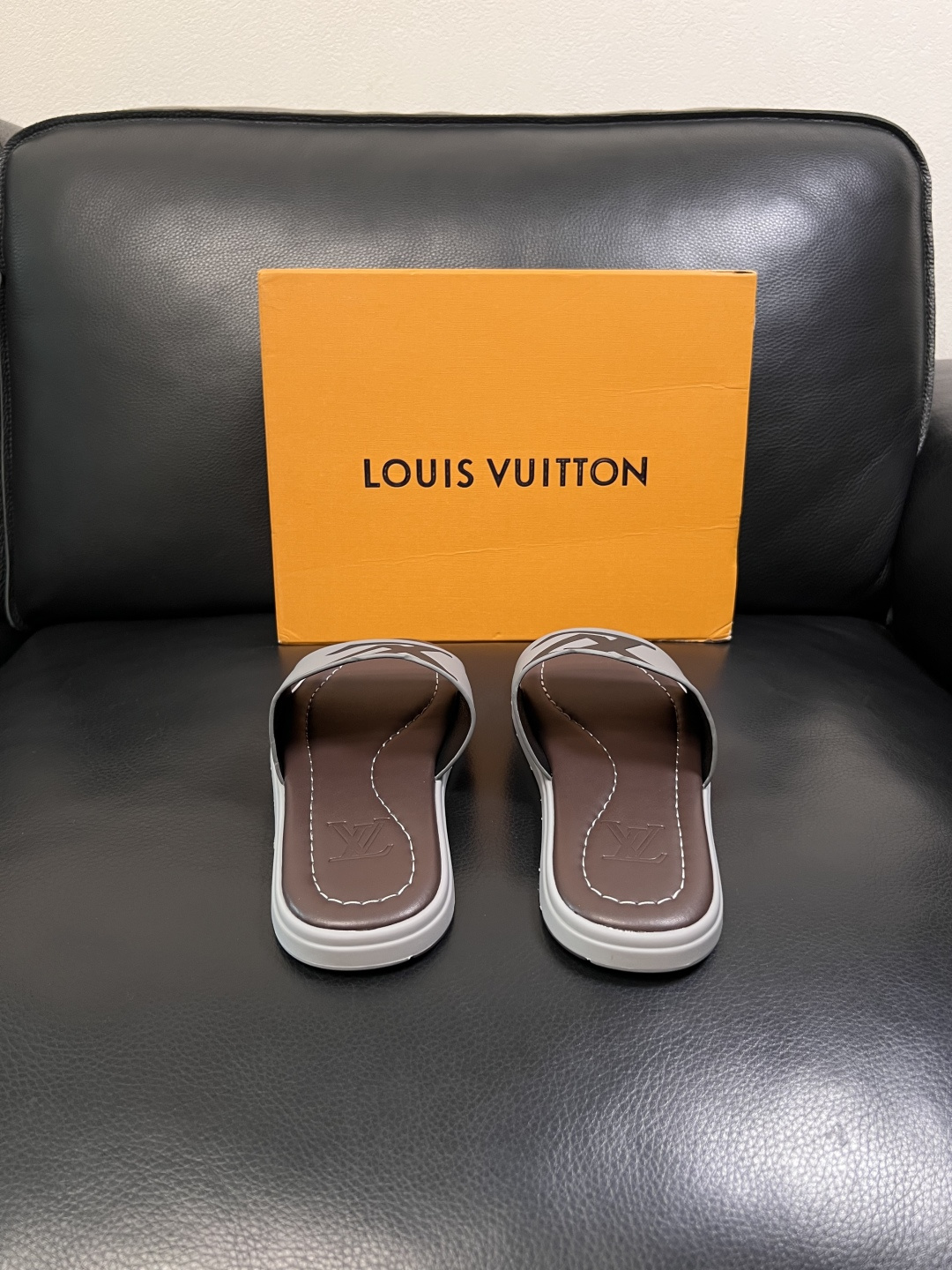 Lv  高品质  顶级工艺品  路易威登，拖鞋  专柜同步原厂配置，鞋面意大利进口，高品质拼接缤纷色彩复