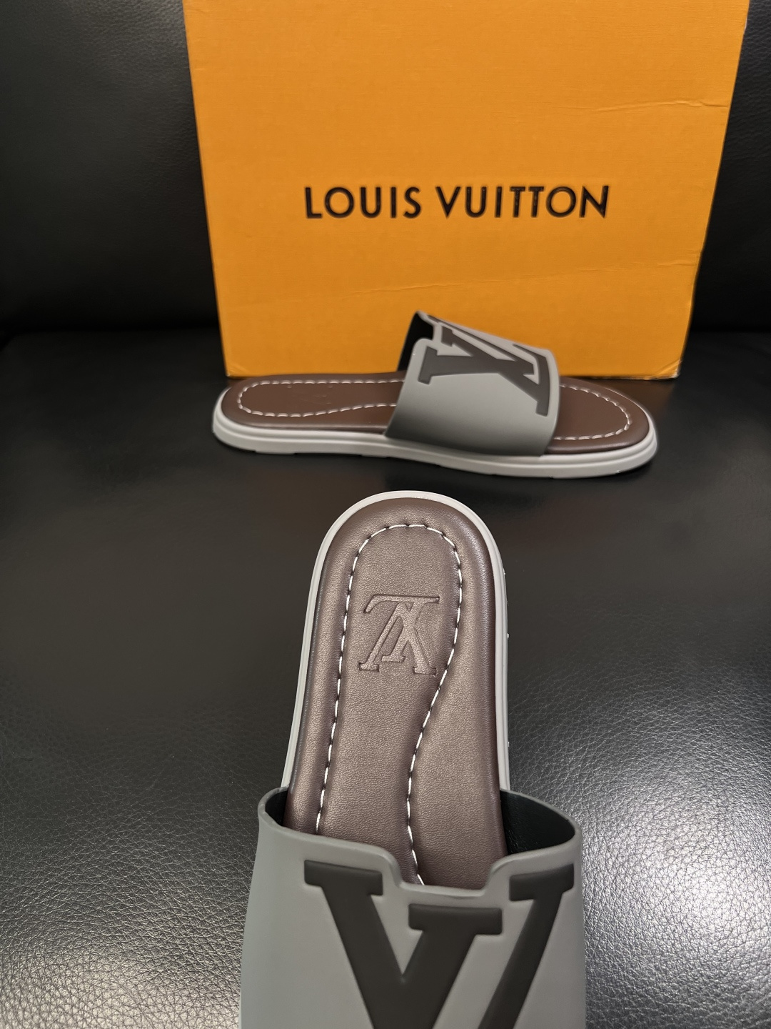 Lv  高品质  顶级工艺品  路易威登，拖鞋  专柜同步原厂配置，鞋面意大利进口，高品质拼接缤纷色彩复