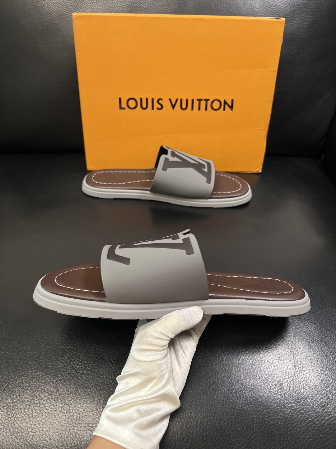 Lv  高品质  顶级工艺品  路易威登，拖鞋  专柜同步原厂配置，鞋面意大利进口，高品质拼接缤纷色彩复