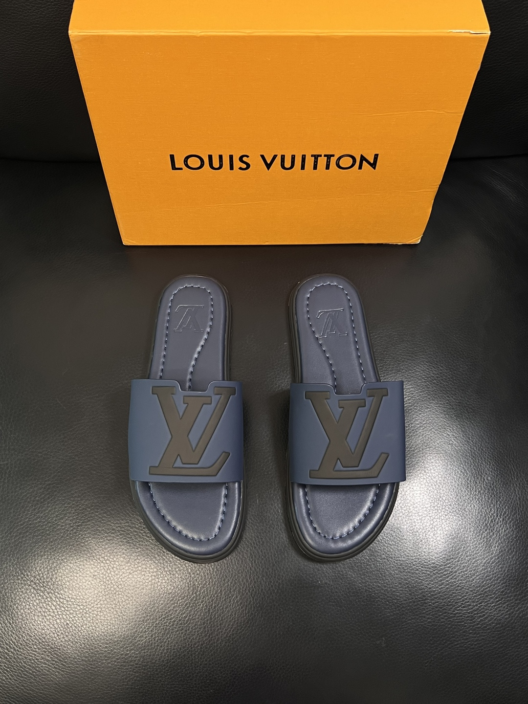 Lv  高品质  顶级工艺品  路易威登，拖鞋  专柜同步原厂配置，鞋面意大利进口，高品质拼接缤纷色彩复