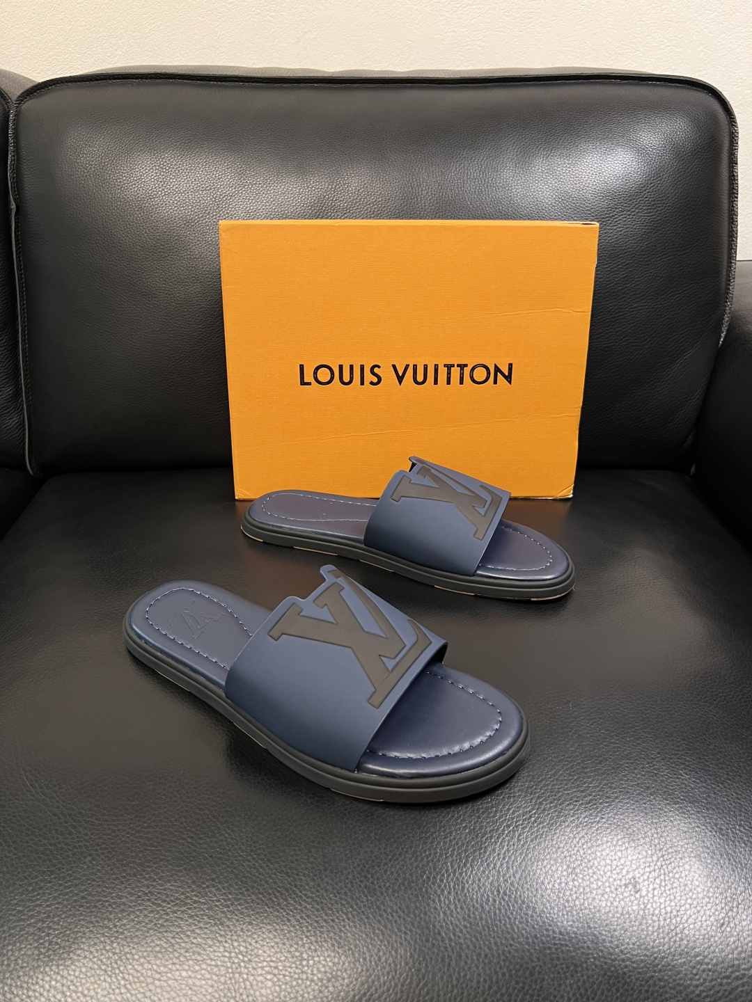 Lv  高品质  顶级工艺品  路易威登，拖鞋  专柜同步原厂配置，鞋面意大利进口，高品质拼接缤纷色彩复