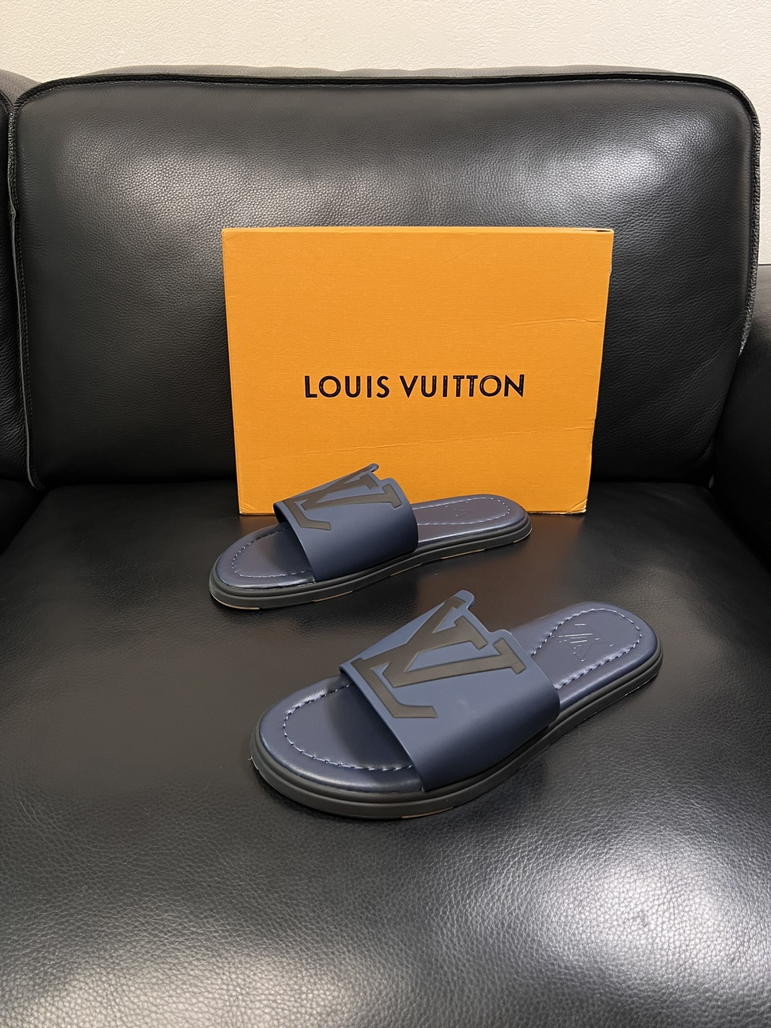 Lv  高品质  顶级工艺品  路易威登，拖鞋  专柜同步原厂配置，鞋面意大利进口，高品质拼接缤纷色彩复