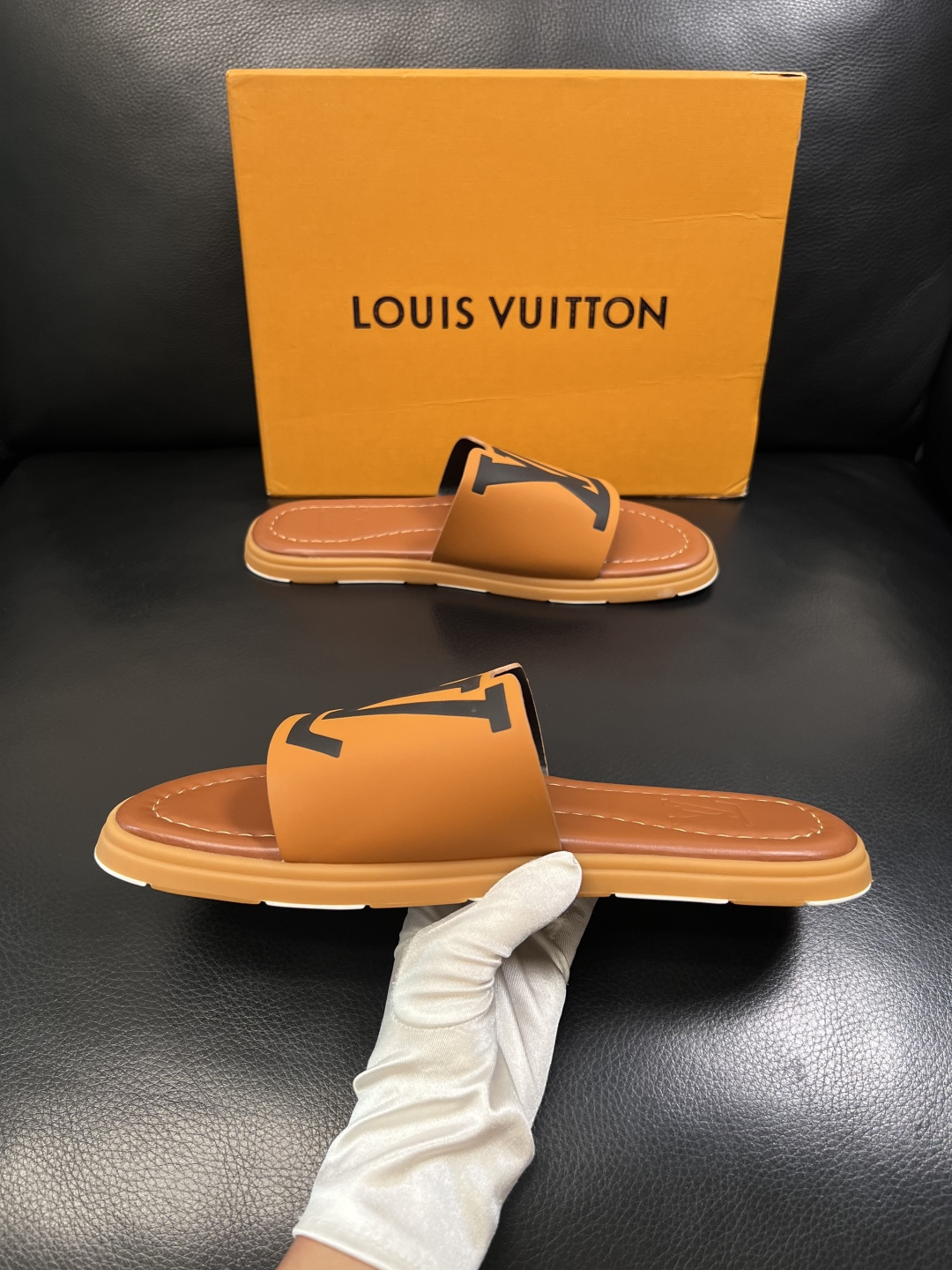 Lv  高品质  顶级工艺品  路易威登，拖鞋  专柜同步原厂配置，鞋面意大利进口，高品质拼接缤纷色彩复