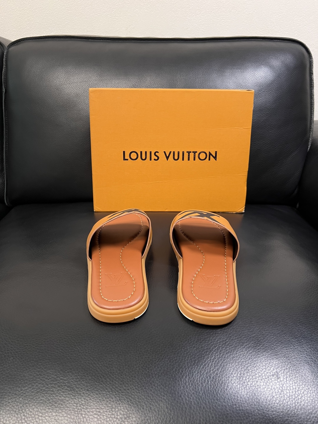 Lv  高品质  顶级工艺品  路易威登，拖鞋  专柜同步原厂配置，鞋面意大利进口，高品质拼接缤纷色彩复